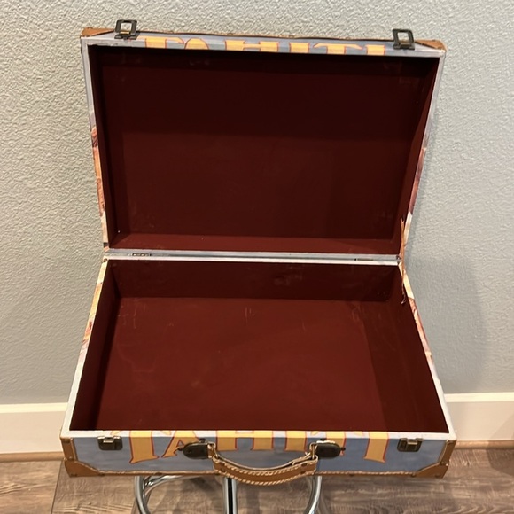 Vintage Tahiti Themed Suitcase - Picture 4 of 4